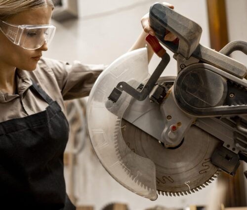 side-view-female-carpenter-with-tool-glasses